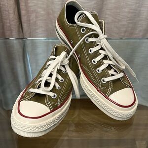 NWOT Custom Chuck 70s. Unisex. Women’s 9, men’s 7. Olive.